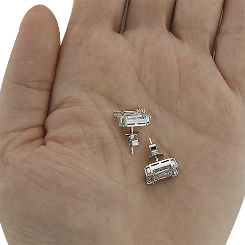 18K White Gold Unique VS Diamond Stud Earrings 2.01ct - Image 2